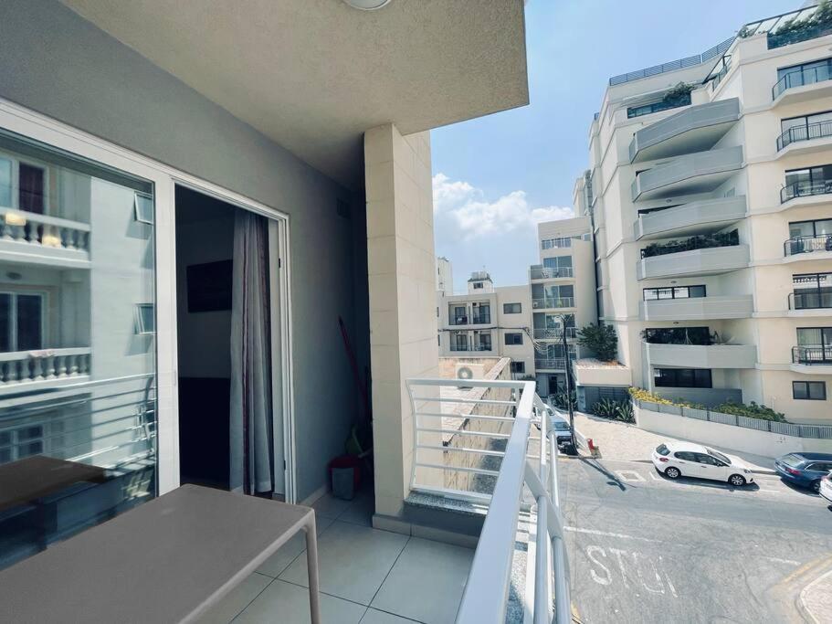 Stylish Modern Central Apartment 4 Paceville Saint Julian's Exterior photo